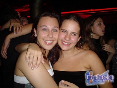 Balada: Fotos de sexta-feira na Ibiza