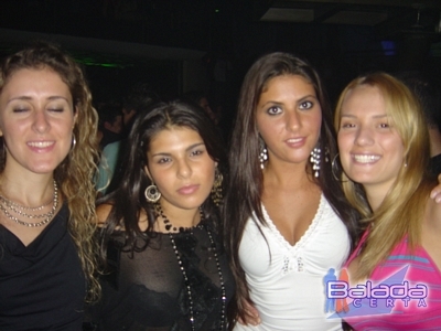 Balada: Fotos de sexta-feira na Ibiza