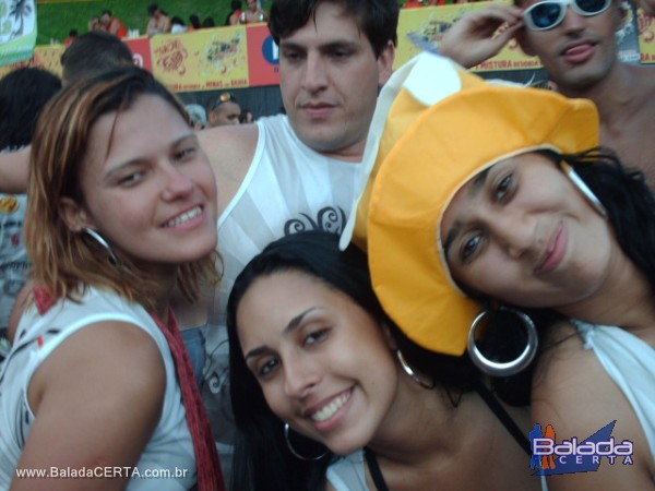 Balada: Fotos do carnaval em Ouro Preto 2009 com o Bloco do Caix�o e Show do Monobloco