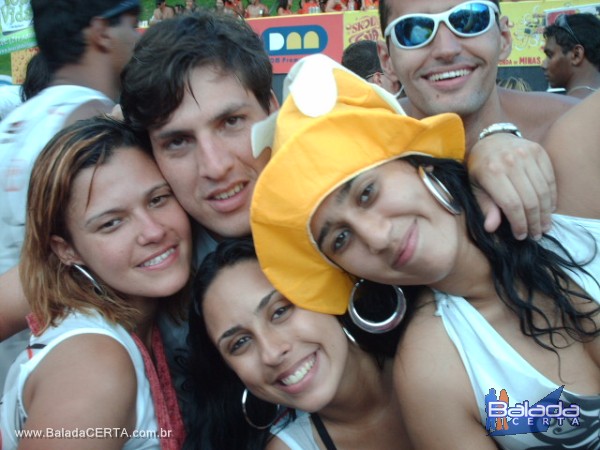 Balada: Fotos do carnaval em Ouro Preto 2009 com o Bloco do Caix�o e Show do Monobloco