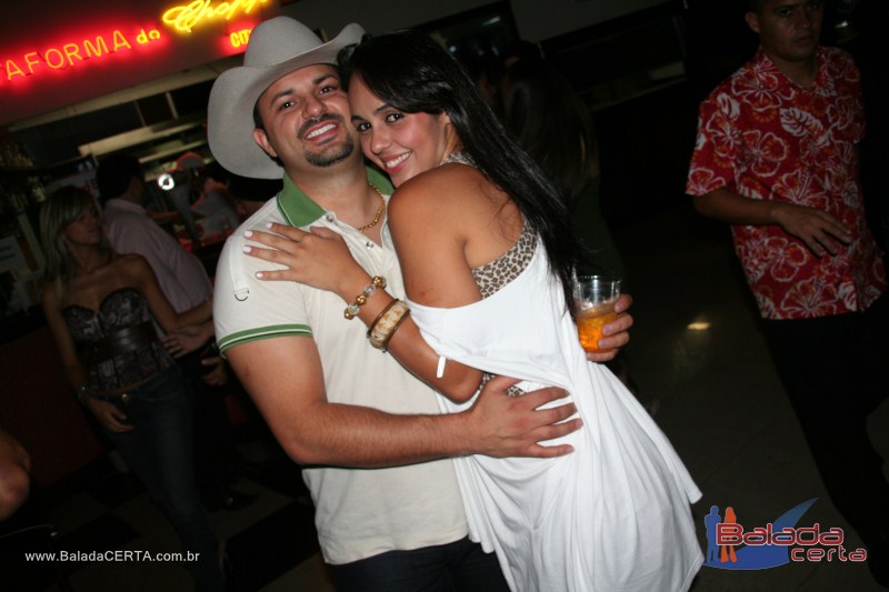 Balada: Fotos de sexta na Plataforma do Chopp na Cidade do Autom�vel - DF