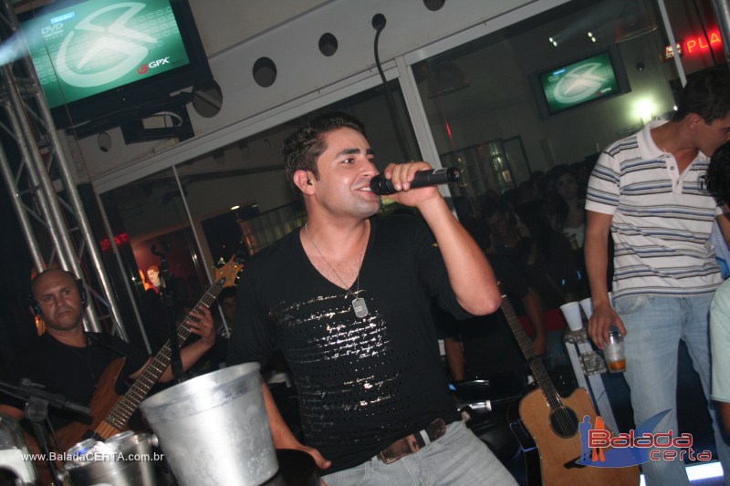 Balada: Fotos de sexta na Plataforma do Chopp na Cidade do Autom�vel - DF