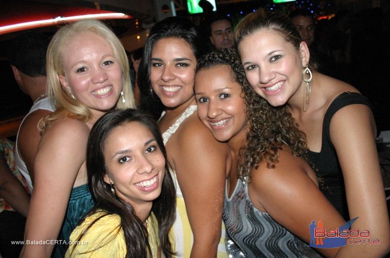 Balada: Fotos de Sexta na Plataforma do Choop na Cidade do Automovel - DF