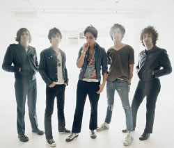 Strokes preparam novo &aacute;lbum de in&eacute;ditas