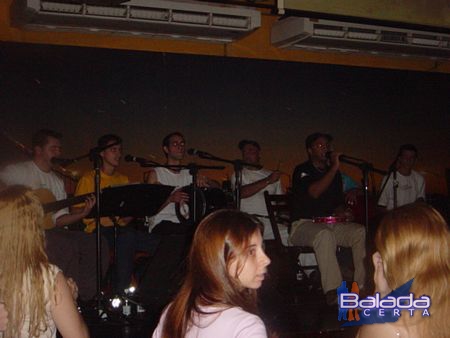 Balada: Fotos de Domingo no Bar Vivo, com a banda Pulisamba