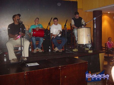 Balada: Fotos de Domingo no Bar Vivo, com a banda Pulisamba