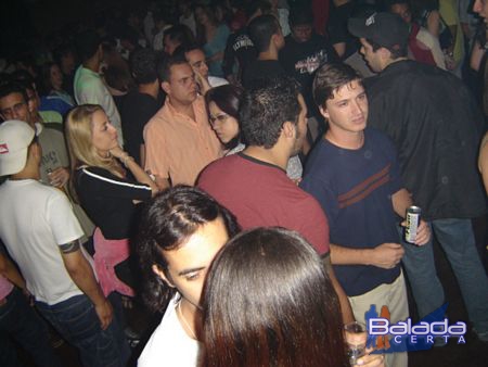 Balada: Fotos de Sexta-feira feriado, na Punto Disco Lounge