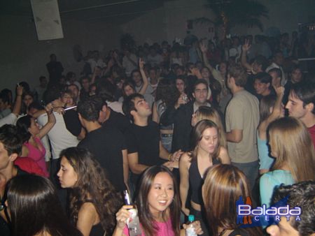 Balada: Fotos de Sexta-feira feriado, na Punto Disco Lounge