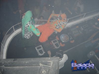 Balada: Fotos de Sexta-feira na Ibiza