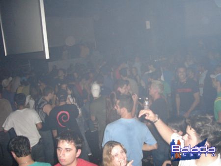 Balada: Fotos de quinta-feira na e-muzik