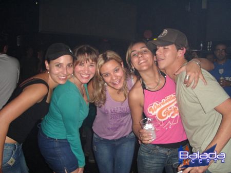 Balada: Fotos de quinta-feira na e-muzik