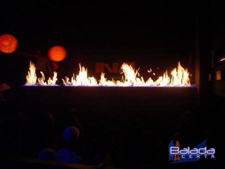 Balada: Fotos de tera-feira na e-muzik, tocando muito Psy