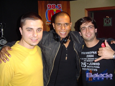 Balada: Fotos na Rdio Metropolitana FM na divulgao da festa Techno Party 2004