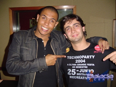 Balada: Fotos na Rdio Metropolitana FM na divulgao da festa Techno Party 2004