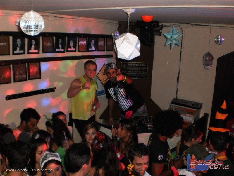 Balada: Fotos da festa a fantasia na Repblica Chaparral em Ouro Preto/MG