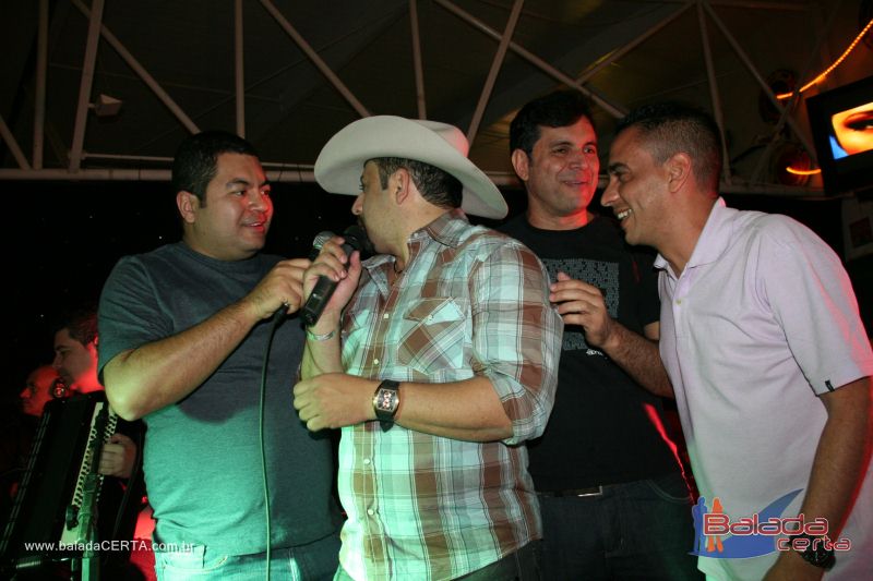 Balada: Fotos de domingo na 1 Galinhada Sertaneja na Plataforma do Choop - DF