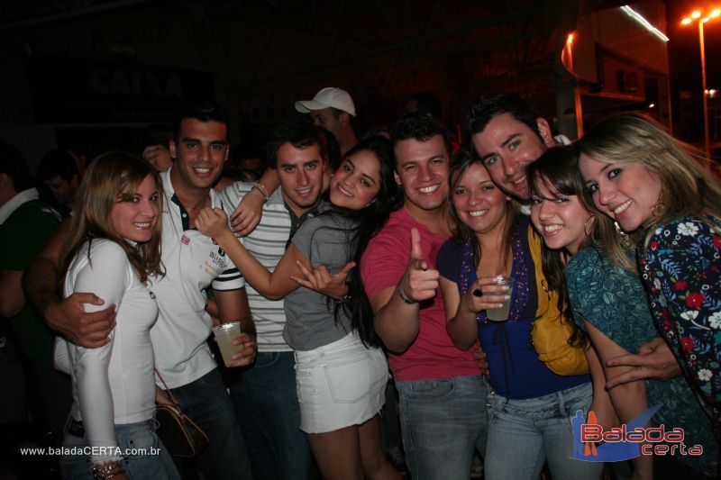 Balada: Fotos de domingo na 1 Galinhada Sertaneja na Plataforma do Choop - DF