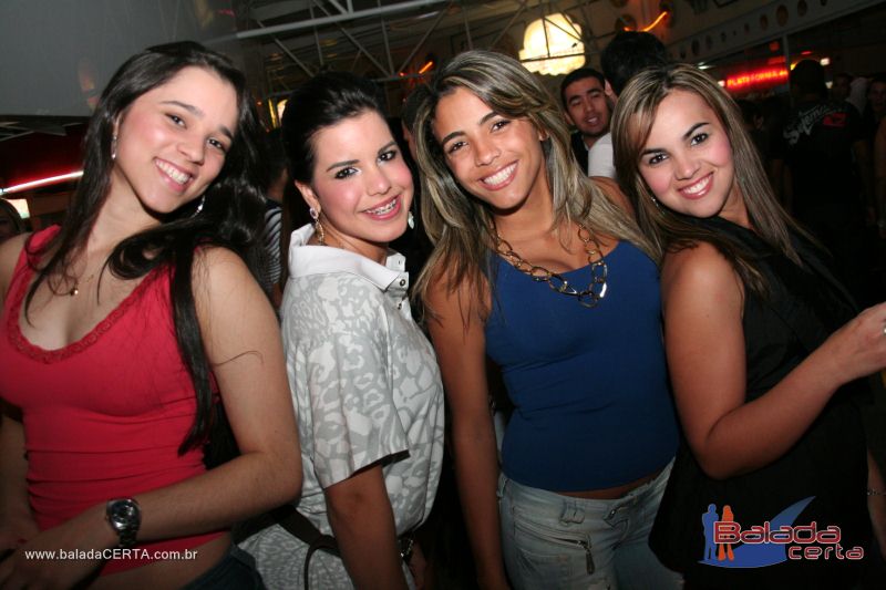 Balada: Fotos de Sexta na Plataforma do Choop na Cidade do Automovel - DF