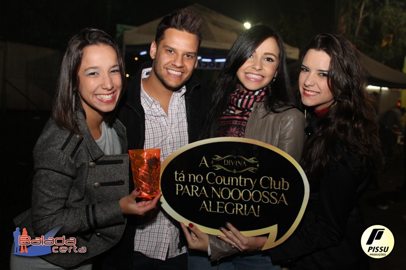 Balada: Fotos de Sexta na Festa Junina no Bras�lia Country Club - DF