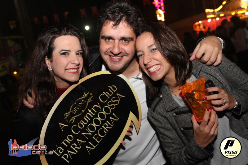 Balada: Fotos de Sexta na Festa Junina no Bras�lia Country Club - DF