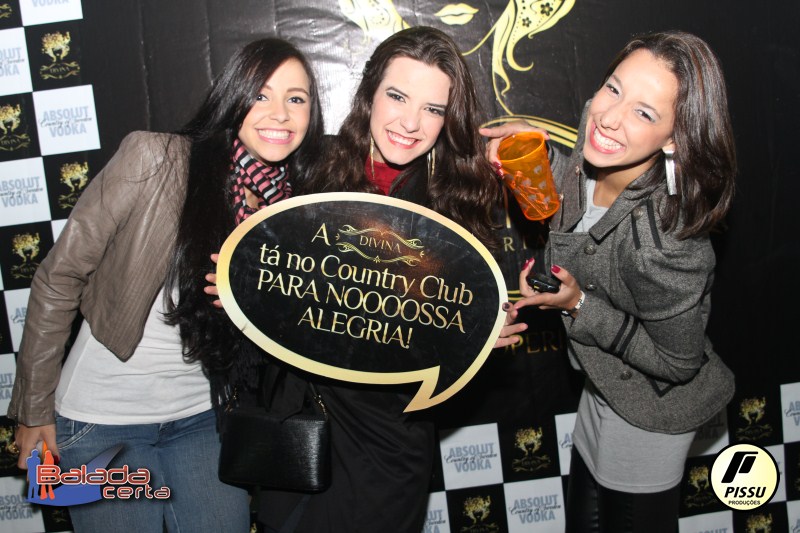 Balada: Fotos de Sexta na Festa Junina no Bras�lia Country Club - DF