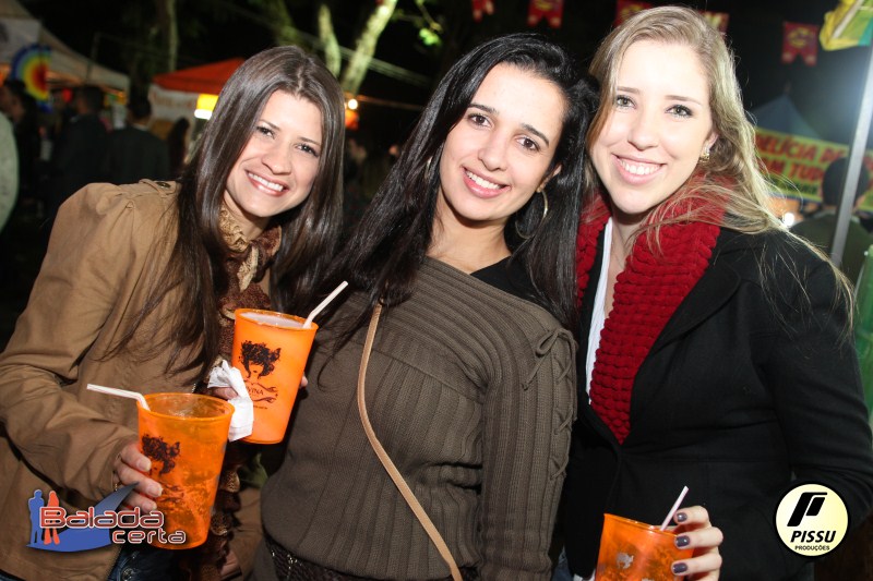 Balada: Fotos de Sexta na Festa Junina no Bras�lia Country Club - DF